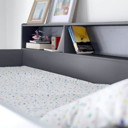 Triple_sleeper_Grey_top_shelf_detail